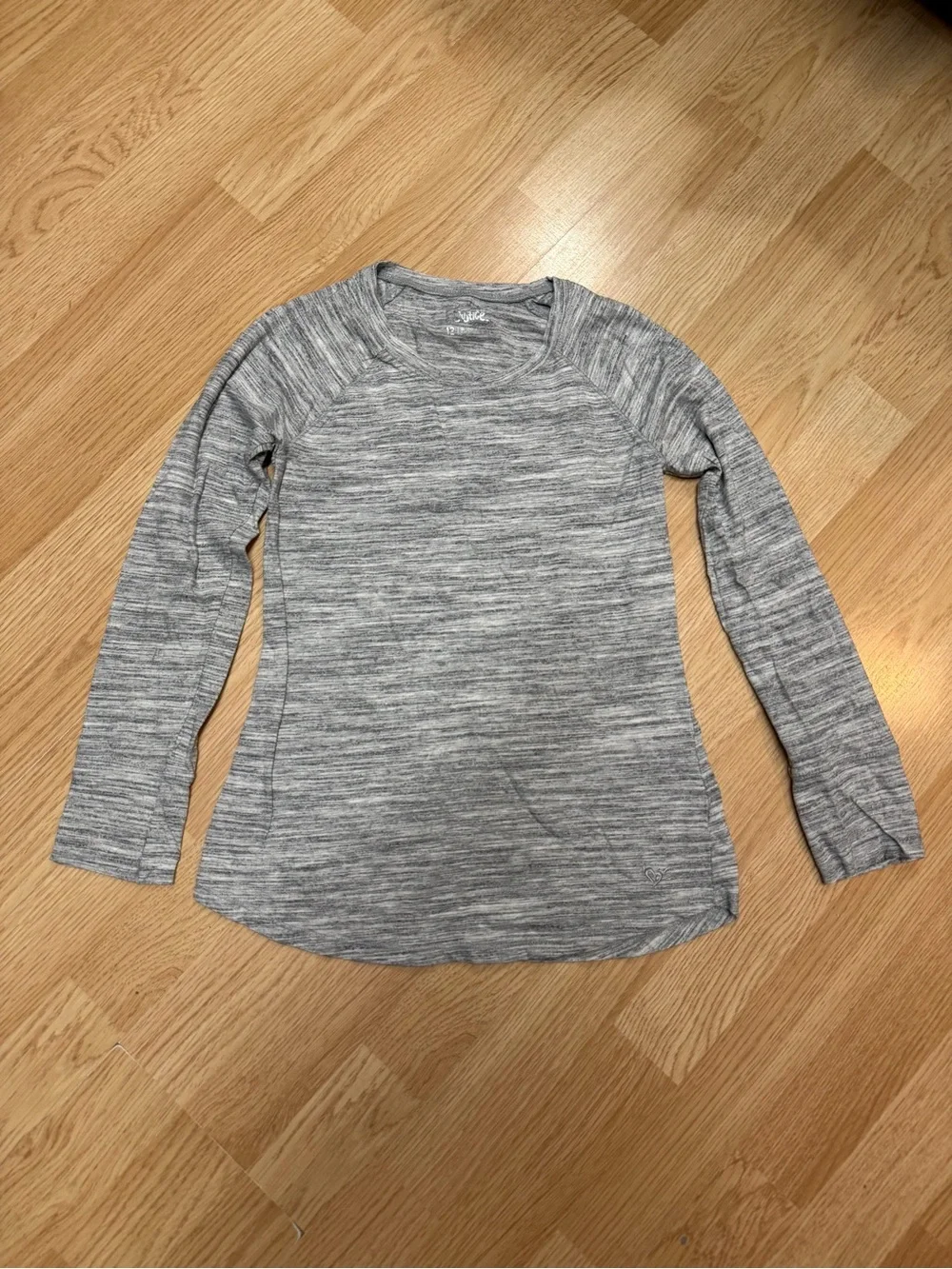 Justice Girls Gray Long Sleeve Crewneck Knit Top Size 12 Casual Layering Shirt